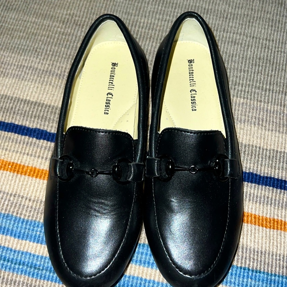 BOUTACCELLI CLASSICS boys black loafers size 31 euro worn once